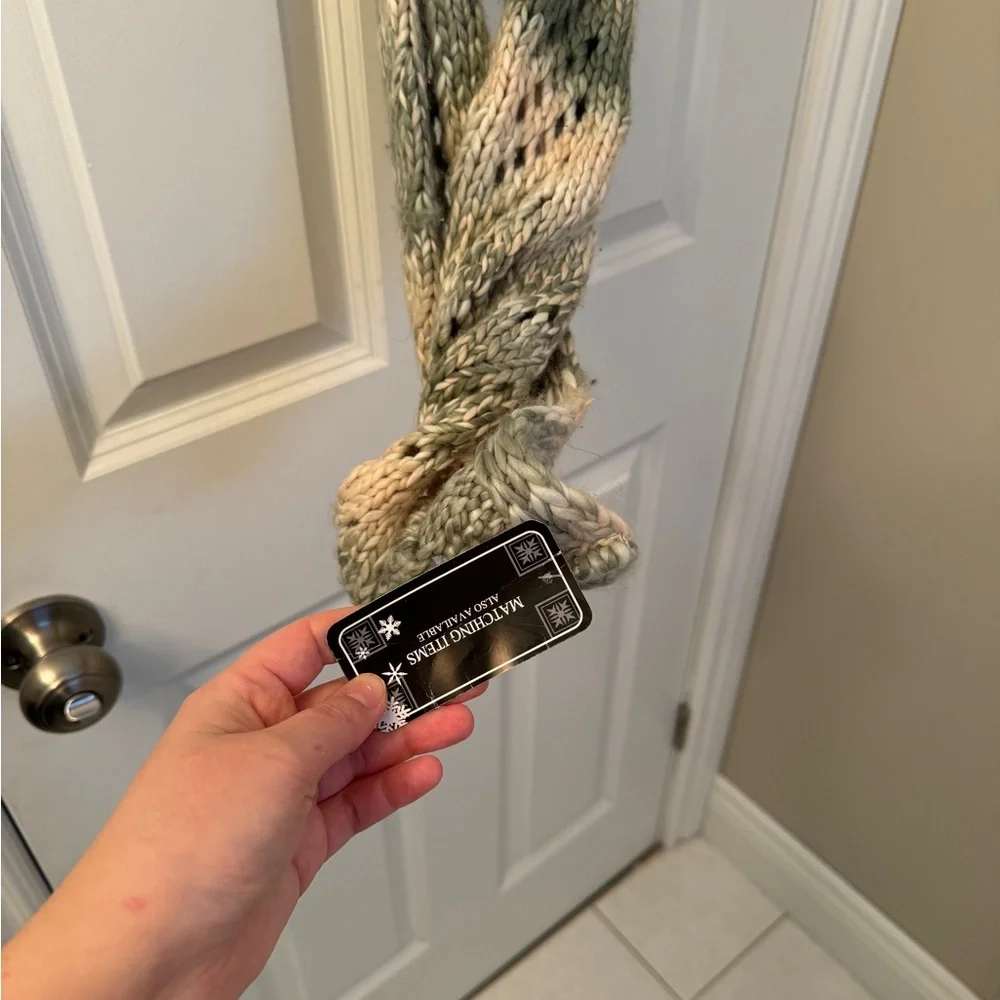 Infinity knit Scarf - Picture 6 of 6